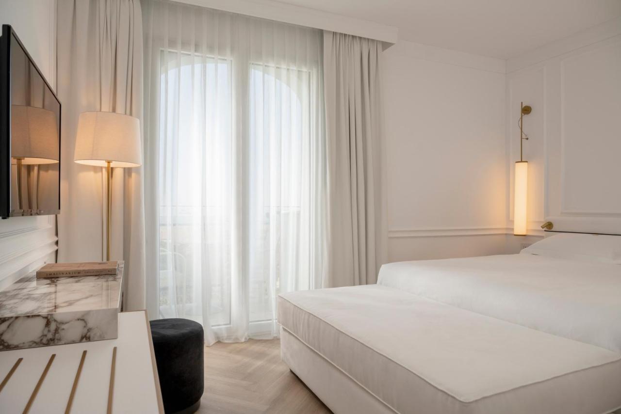 Hotel De Londres Rimini Bagian luar foto