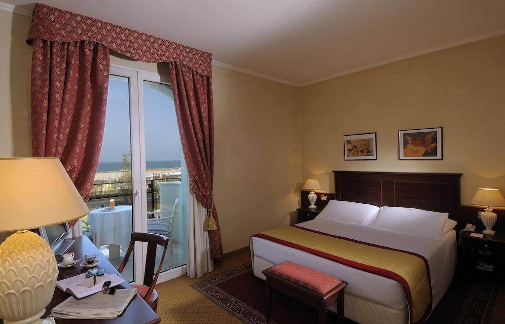 Hotel De Londres Rimini Bagian luar foto