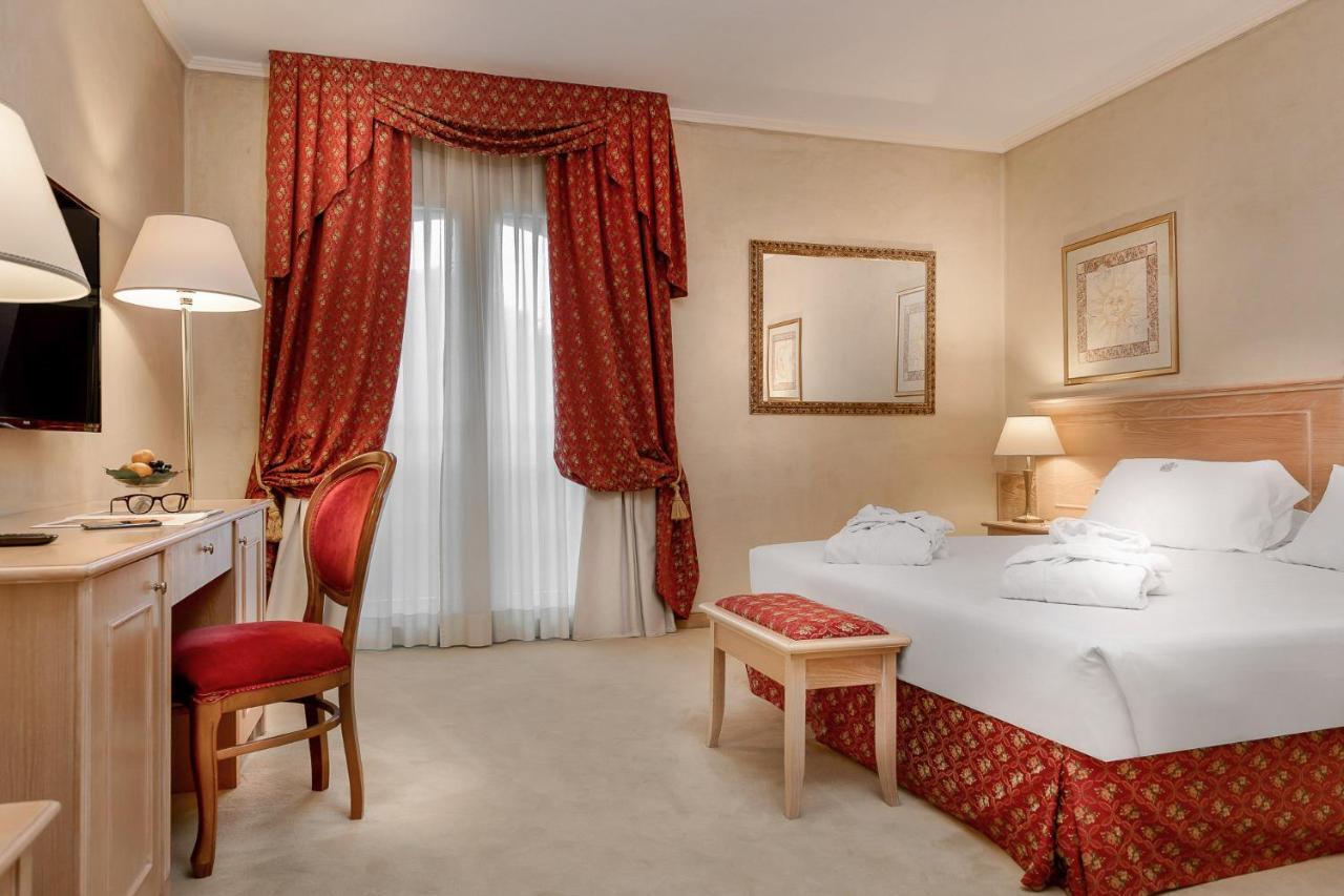 Hotel De Londres Rimini Bagian luar foto
